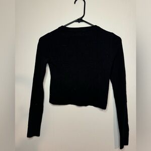 Cropped long sleeve light sweater shirt